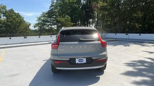 2025 Volvo XC40 B5 Core Bright Theme