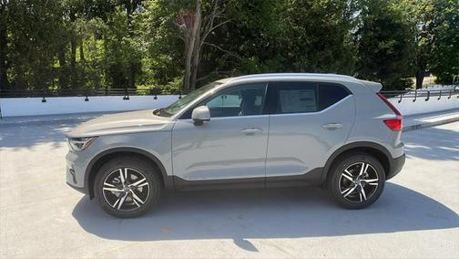 2025 Volvo XC40 B5 Core Bright Theme