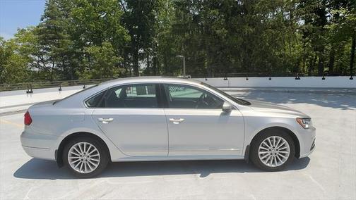 2016 Volkswagen Passat 1.8T SE