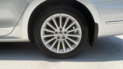 2016 Volkswagen Passat 1.8T SE
