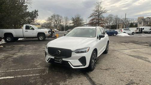 2024 Volvo XC60 B5 Plus Dark Theme