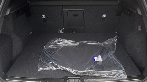 2025 Volvo XC40 B5 Ultra Bright Theme