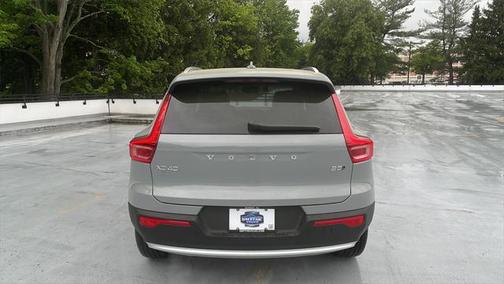2025 Volvo XC40 B5 Ultra Bright Theme