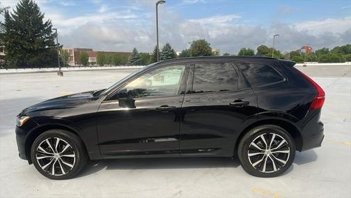 2023 Volvo XC60 B5 Plus Dark Theme