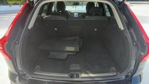 2023 Volvo XC60 B5 Plus Dark Theme