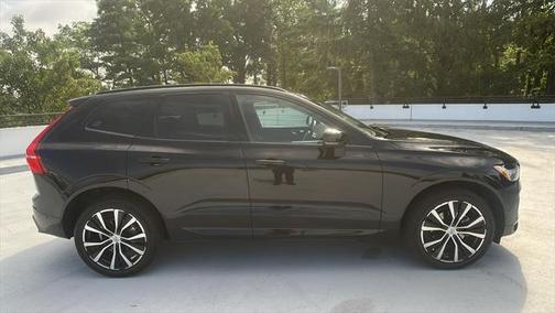 2023 Volvo XC60 B5 Plus Dark Theme