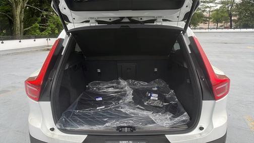 2025 Volvo XC40 B5 Plus Bright Theme