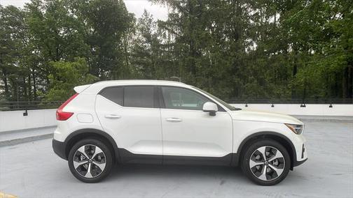 2025 Volvo XC40 B5 Plus Bright Theme