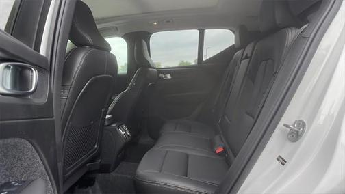 2025 Volvo XC40 B5 Plus Bright Theme