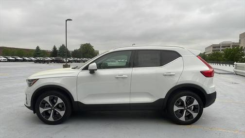2025 Volvo XC40 B5 Plus Bright Theme