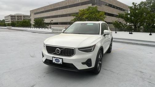 2025 Volvo XC40 B5 Plus Bright Theme