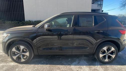 2025 Volvo XC40 B5 Plus Dark Theme