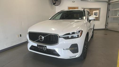 Crystal White Metallic 2023 Volvo XC60 B5 Core