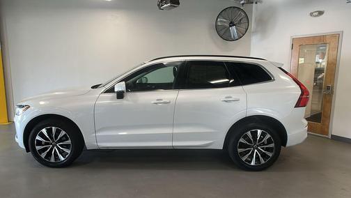 Crystal White Metallic 2023 Volvo XC60 B5 Core
