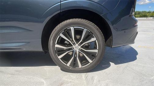 2025 Volvo XC60 Plus