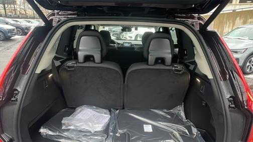 2025 Volvo XC90 B5 Core