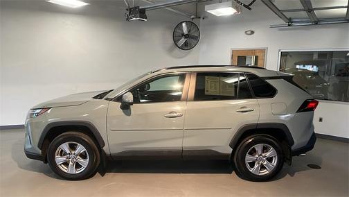 2022 Toyota RAV4 XLE