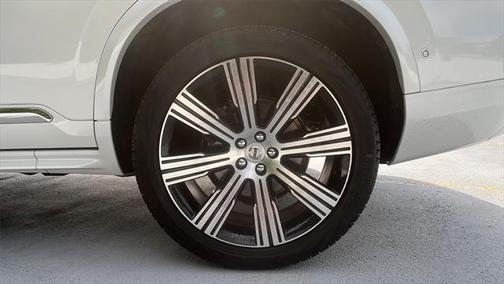 2024 Volvo XC90 B6 Plus Bright Theme 6-Seater