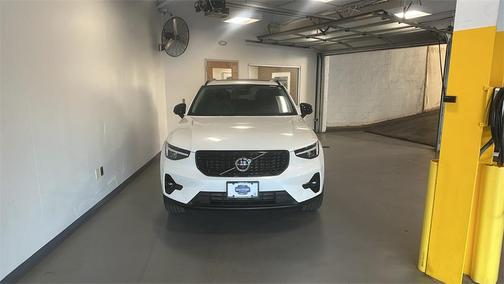 2026 Volvo XC40 B5 Ultra