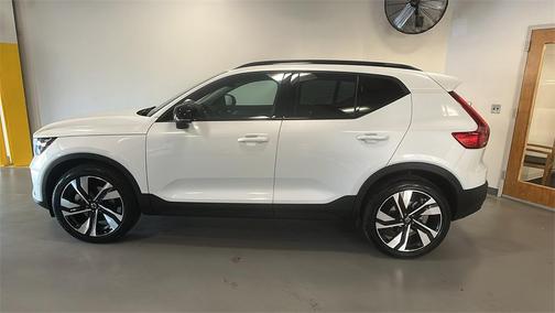 2026 Volvo XC40 B5 Ultra