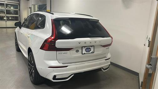 2026 Volvo XC60 B5 Ultra