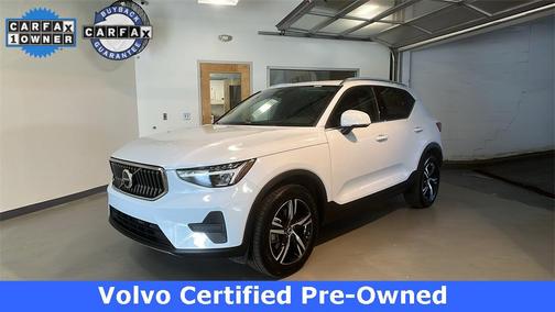2025 Volvo XC40 B5 Core Bright Theme
