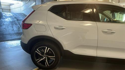 2025 Volvo XC40 B5 Core Bright Theme