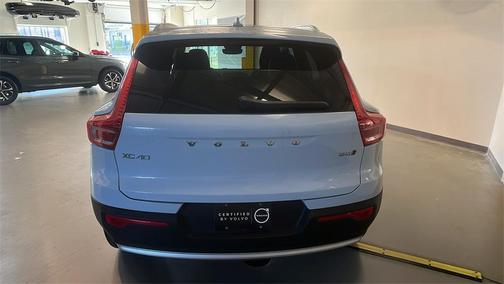 2025 Volvo XC40 B5 Core Bright Theme