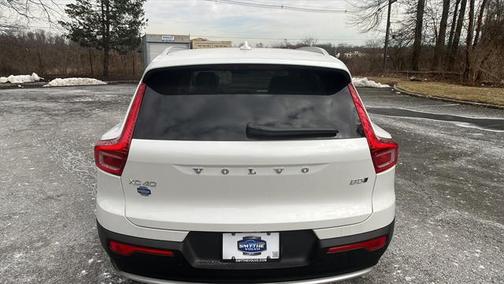 2025 Volvo XC40 B5 Core Bright Theme