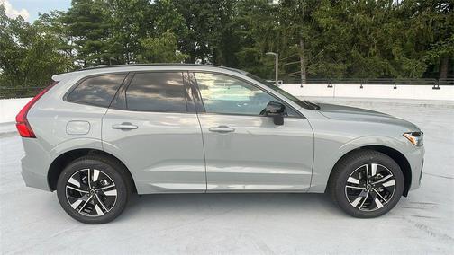 Vapour Grey Metallic 2026 Volvo XC60 B5 Plus