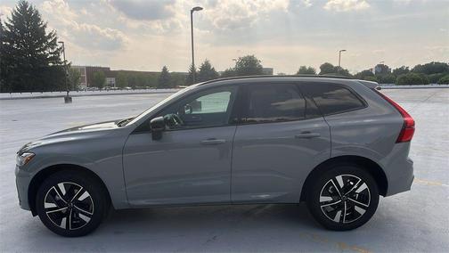 Vapour Grey Metallic 2026 Volvo XC60 B5 Plus