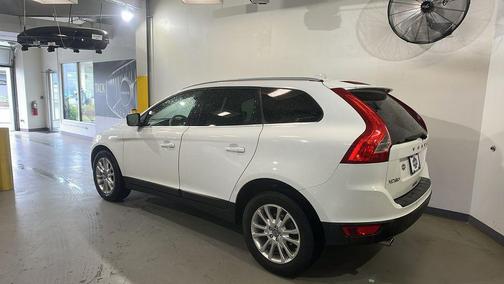 Ice White 2010 Volvo XC60 T6