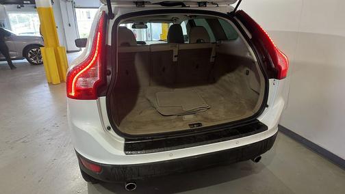 Ice White 2010 Volvo XC60 T6
