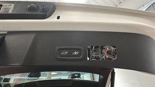 Ice White 2019 Volvo XC40 T5 Momentum