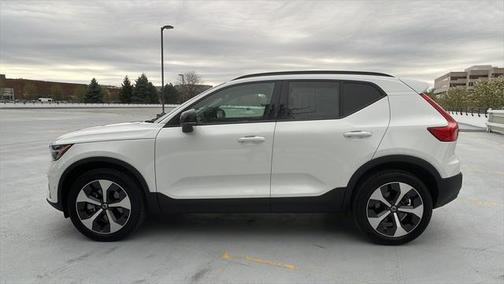 2025 Volvo XC40 B5 Plus Dark Theme