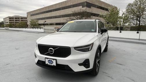 2025 Volvo XC40 B5 Plus Dark Theme