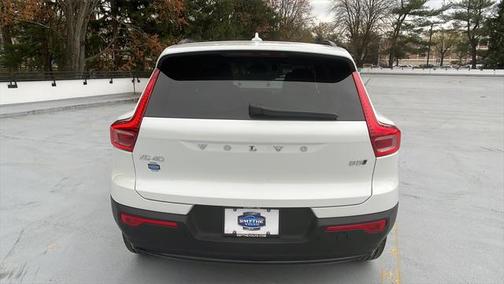 2025 Volvo XC40 B5 Plus Dark Theme