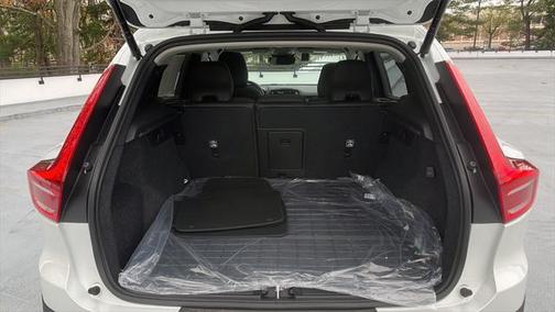 2025 Volvo XC40 B5 Plus Dark Theme
