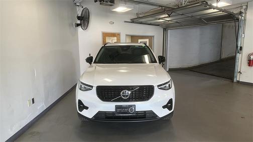2025 Volvo XC40 B5 Plus Dark Theme