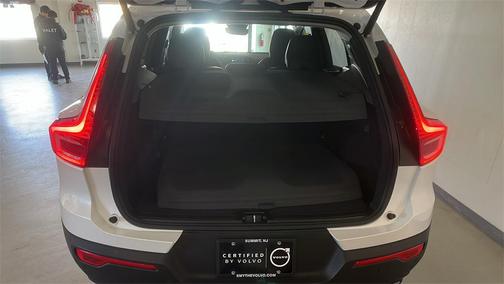 2025 Volvo XC40 B5 Plus Dark Theme