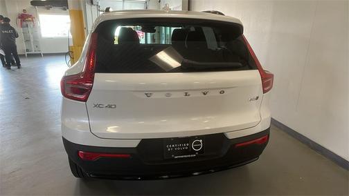 2025 Volvo XC40 B5 Plus Dark Theme