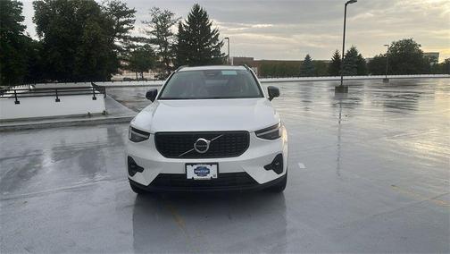 Crystal White 2026 Volvo XC40 Plus, B5 AWD Gas (mild hybrid), Dark