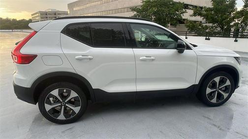 Crystal White 2026 Volvo XC40 Plus, B5 AWD Gas (mild hybrid), Dark