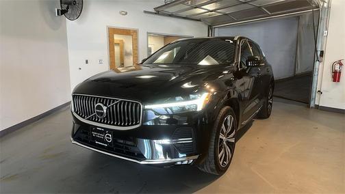 2023 Volvo XC60 B5 Plus Bright Theme