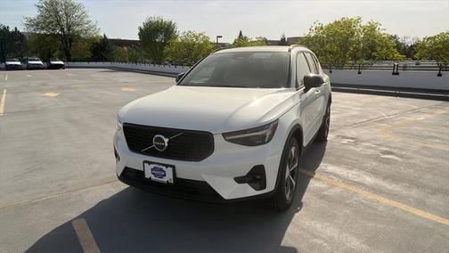2025 Volvo XC40 B5 Plus Dark Theme