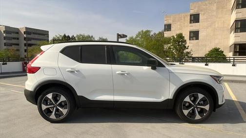 2025 Volvo XC40 B5 Plus Dark Theme