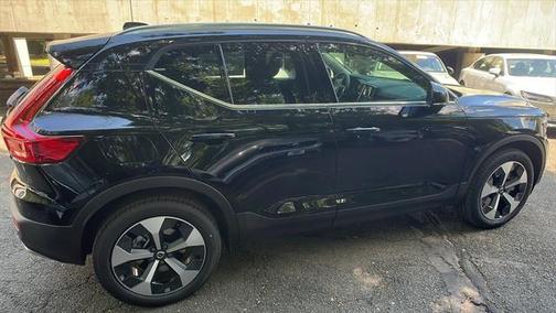 2025 Volvo XC40 B5 Core Bright Theme