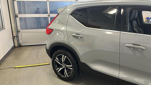 2025 Volvo XC40 B5 Core Bright Theme