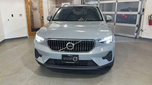 2025 Volvo XC40 B5 Core Bright Theme