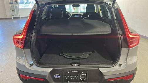 2025 Volvo XC40 B5 Core Bright Theme